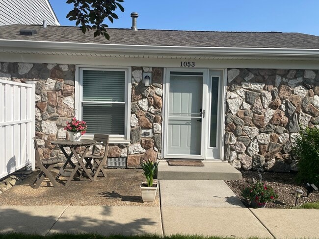 Building Photo - 1053 Newport Harbor