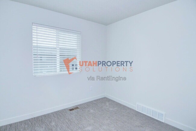 Building Photo - 1046 W 430 S