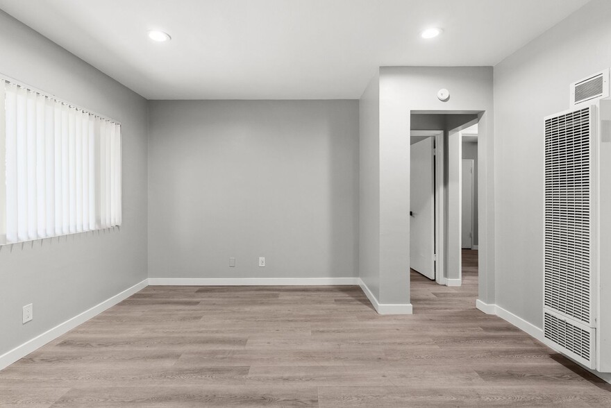 Building Photo - 113 S Lillie Ave