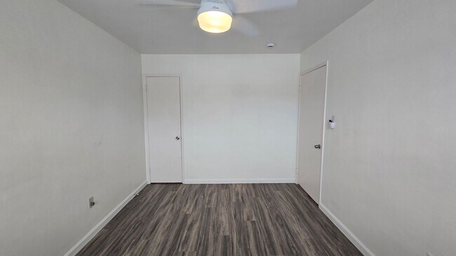 Building Photo - 283NE