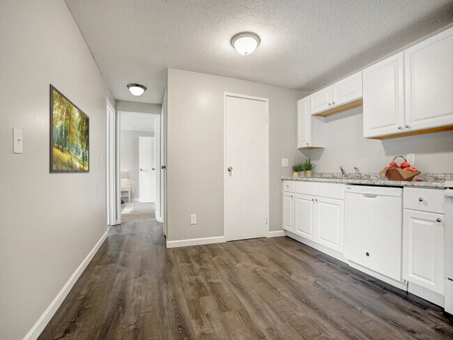 Building Photo - 2084 Quail Ct