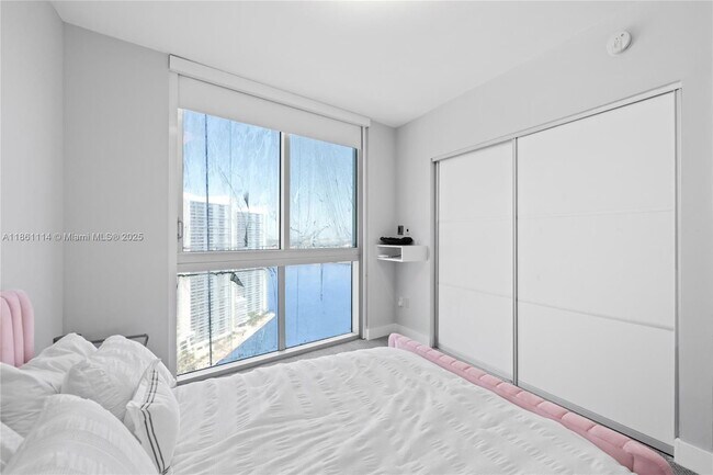 Building Photo - 465 Brickell Ave