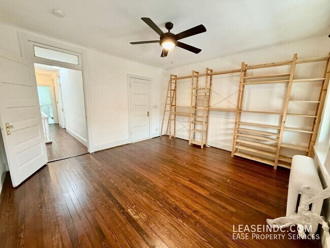 Building Photo - 304 16th St SE