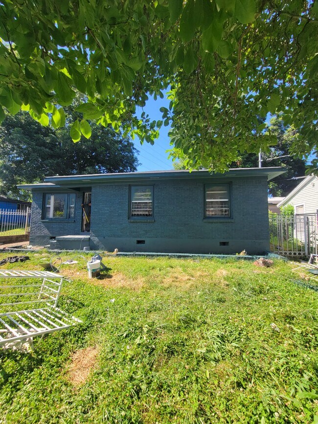 Building Photo - 1184 Effie Rd