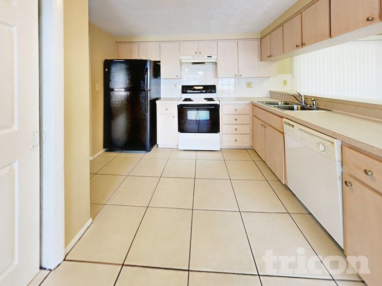 Building Photo - 3327 Seffner Dr