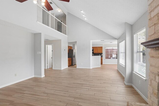 Building Photo - 15301 Ecorio Dr