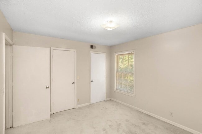 Building Photo - 718 Holder Dr