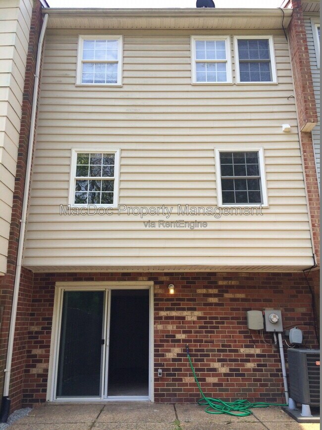 Building Photo - 14611 Earlham Ct
