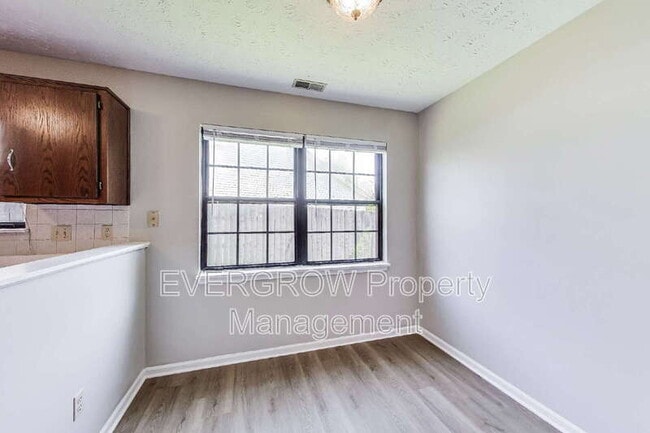 Building Photo - 29 Medina Ln