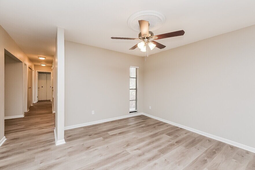 Building Photo - 3910 Briarlake Dr