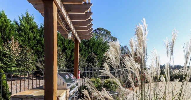 Building Photo - The Fountains at Kelly Mill