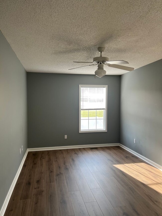 Building Photo - 107 S Spring View Dr