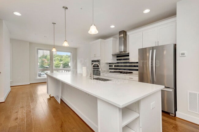 Building Photo - 402 Stabler Ln