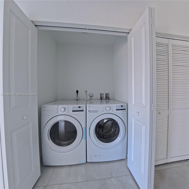 Building Photo - 1374 NW 1st St