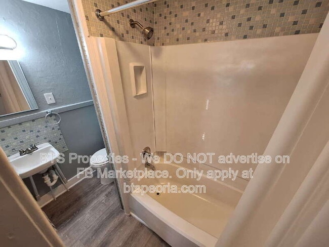 Building Photo - 1912 W Ann St