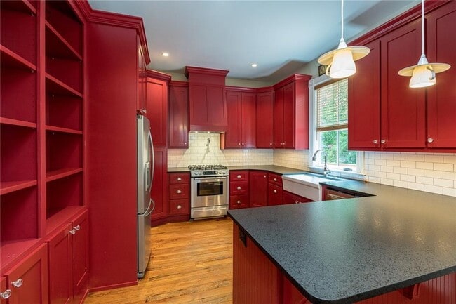 Building Photo - 765 Woodland Ave SE