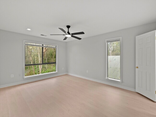 Building Photo - "Spacious 5-Bed Haven on Cedarest Rd – Where Comfort Meets Convenience in Fairfax!"