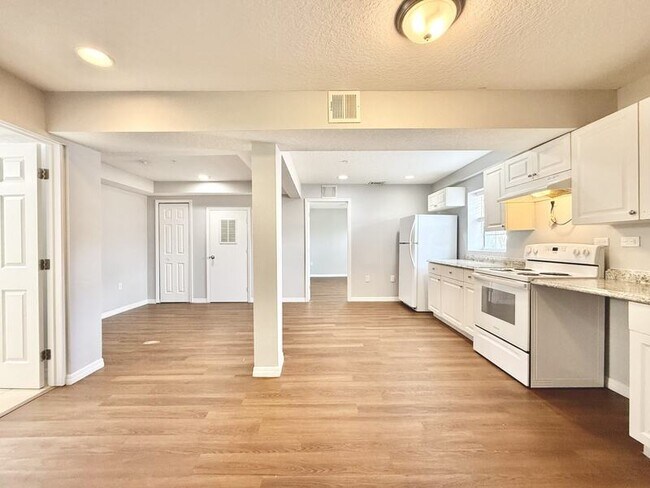 Building Photo - 425 F St