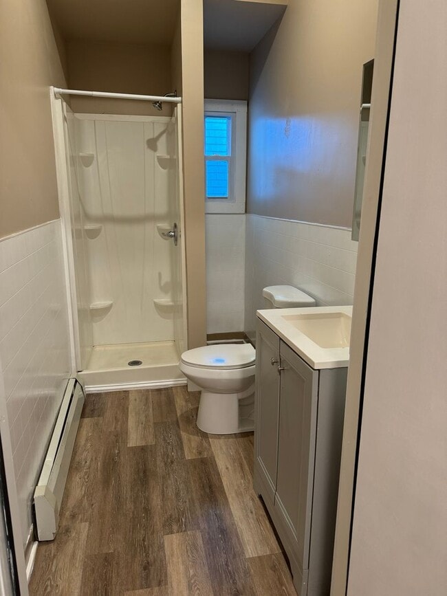 Building Photo - 1 Bedroom Apartment