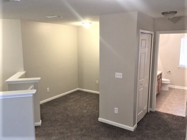 Building Photo - 304 N Hidden Tree Dr