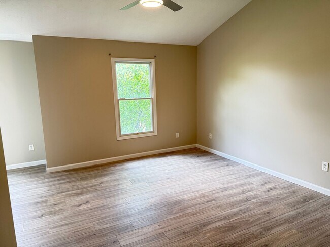 Building Photo - 1105 Shelbourne Dr