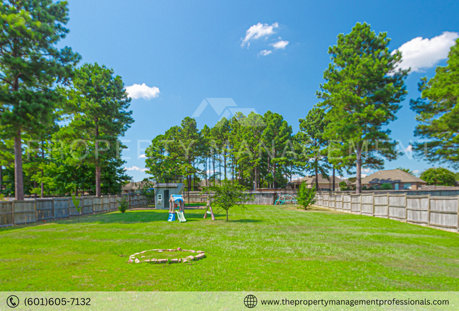 Building Photo - Wonderful home for a family with a huge ba...