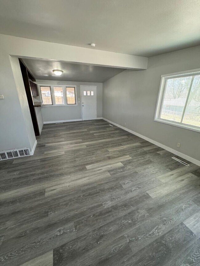 Building Photo - 647 Northborough Ln