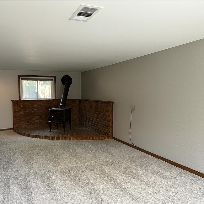 Building Photo - 5398 Mountville Ave