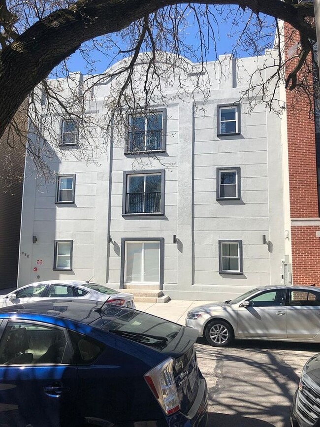Building Photo - 980 N Marshall St