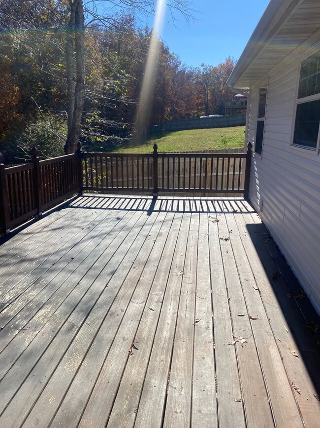 Building Photo - Available November 21st!   6 Month lease