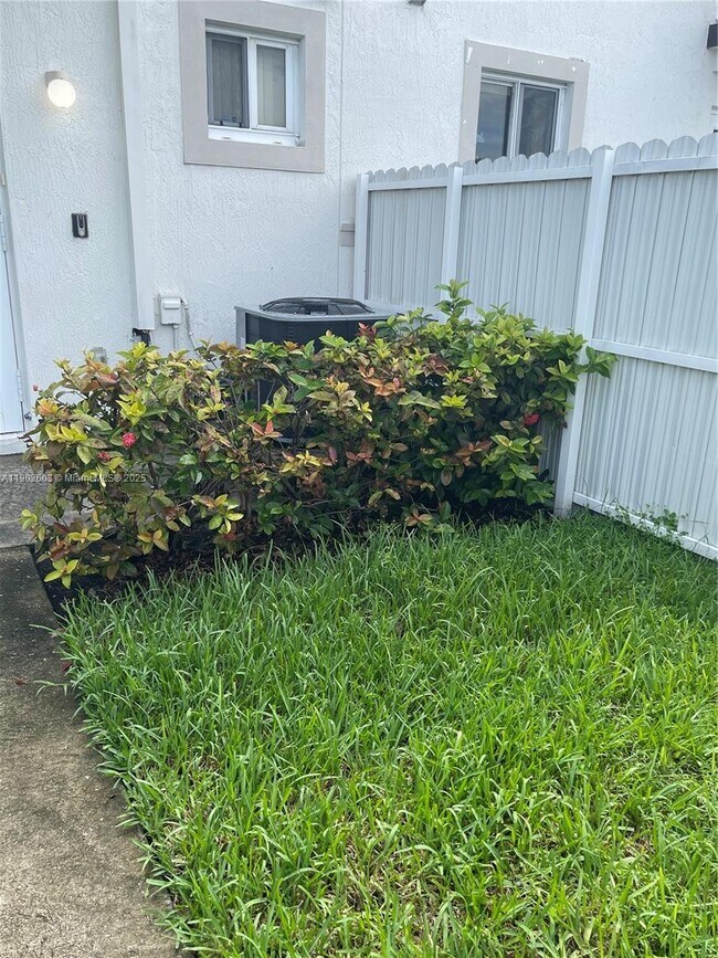 Primary Photo - 1370 W 30th St