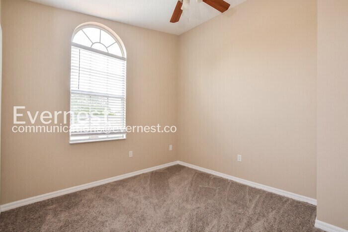 Building Photo - 3435 Village Green Ct