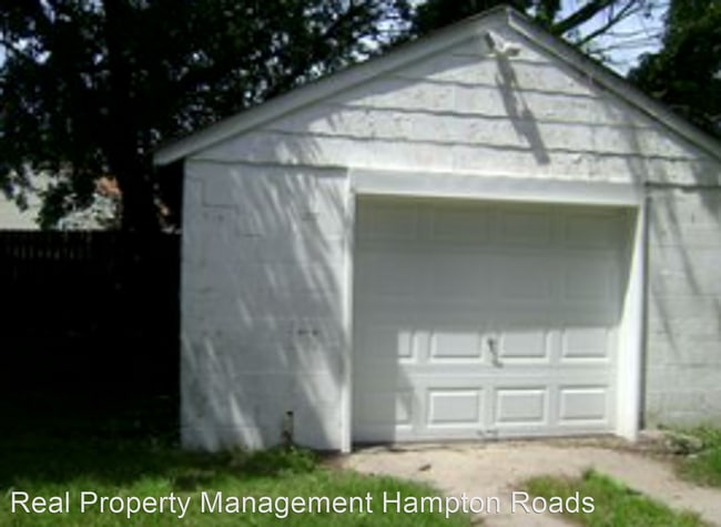 Building Photo - 3 br, 1 bath House - 236 Woodview Avenue