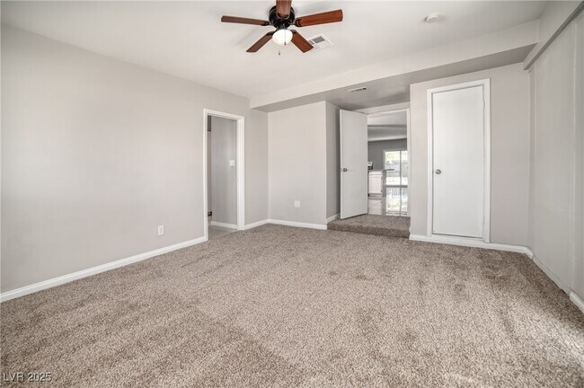 Building Photo - 2825 Kings Way