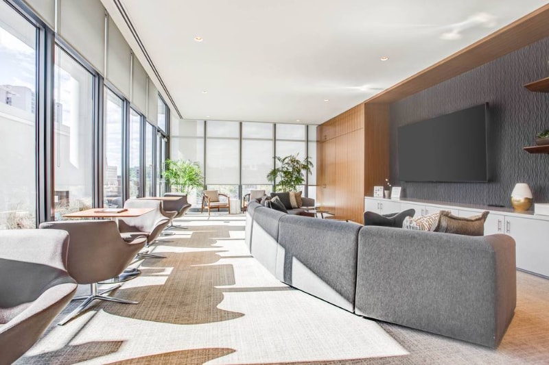 Building Photo - 343 W Chestnut St