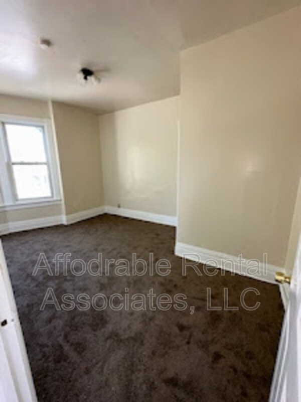 Building Photo - 1558 S 10th St