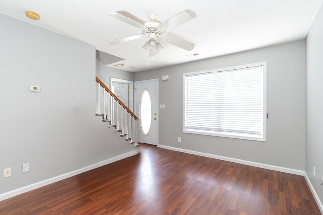 Building Photo - 913 Hazelbrook Way