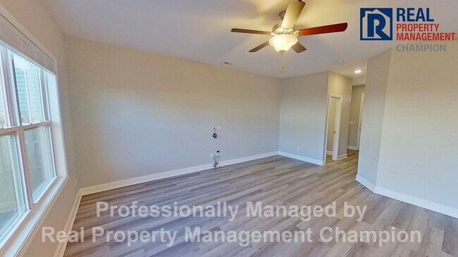 Building Photo - Spacious Home with Fenced Yard