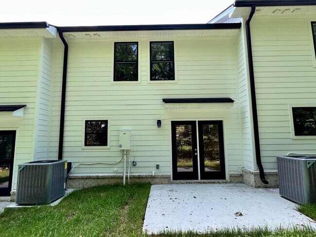 Building Photo - 718 Hollie Wy