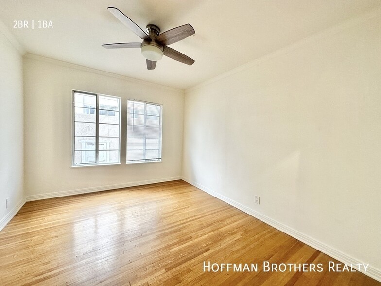 Building Photo - 1207 S La Cienega Blvd