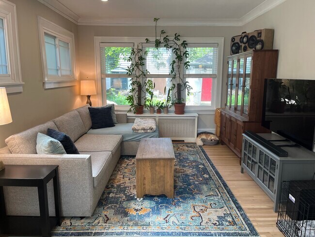 Building Photo - 4732 Harriet Ave