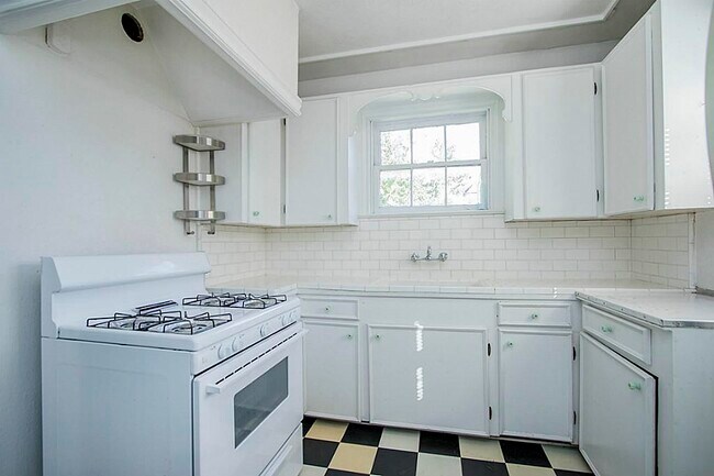 Building Photo - 1843 Branard St