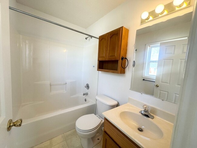 Building Photo - 111 Raintree Run