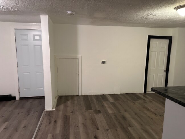 Building Photo - 428 Elm St
