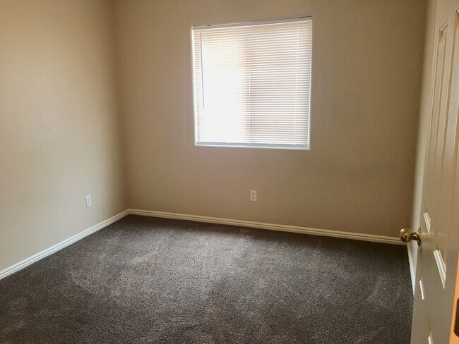Building Photo - 1308 Millcreek Duplex