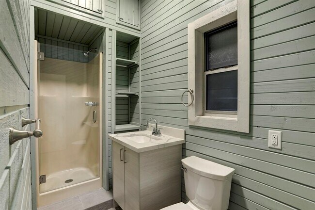 Building Photo - 1239 Hawaii Dr