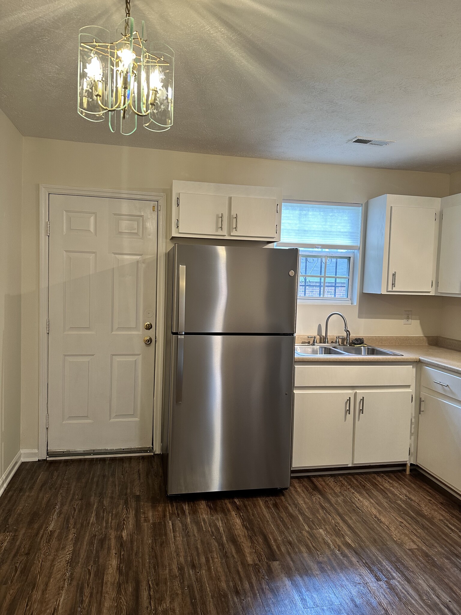 Backdoor - 784 Kings Rd