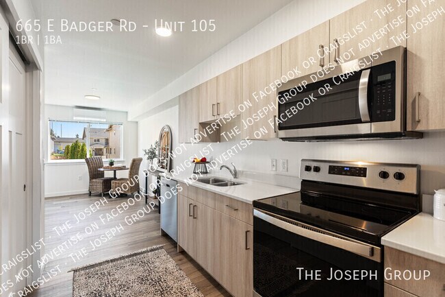 Building Photo - 665 E Badger Rd