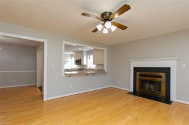 Building Photo - Call Sabrina at 757-767-0767 for more information