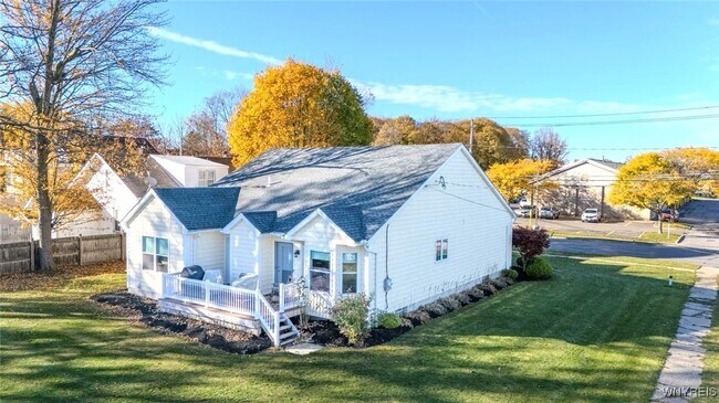 Building Photo - 105 Pine St